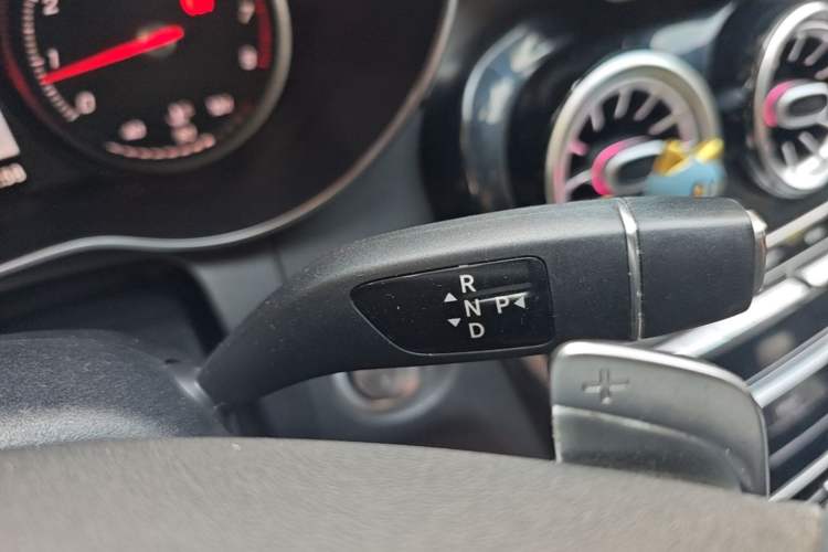 Used Mercedes-Benz C-Class 2018 C 200 Sport Edition Gear Lever