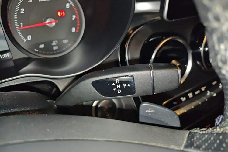 Used Mercedes-Benz C-Class 2018 C 180 L Fashion Edition Sport Version Gear Lever