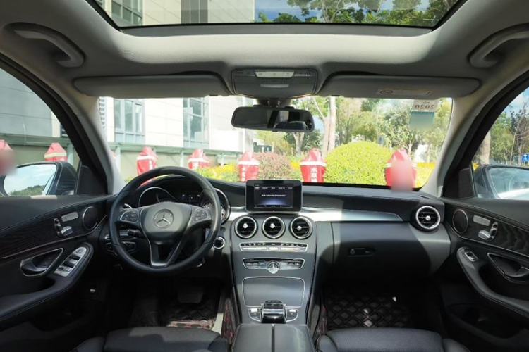 Used Mercedes-Benz C-Class 2018 C 200 L Sport Edition Interior 2