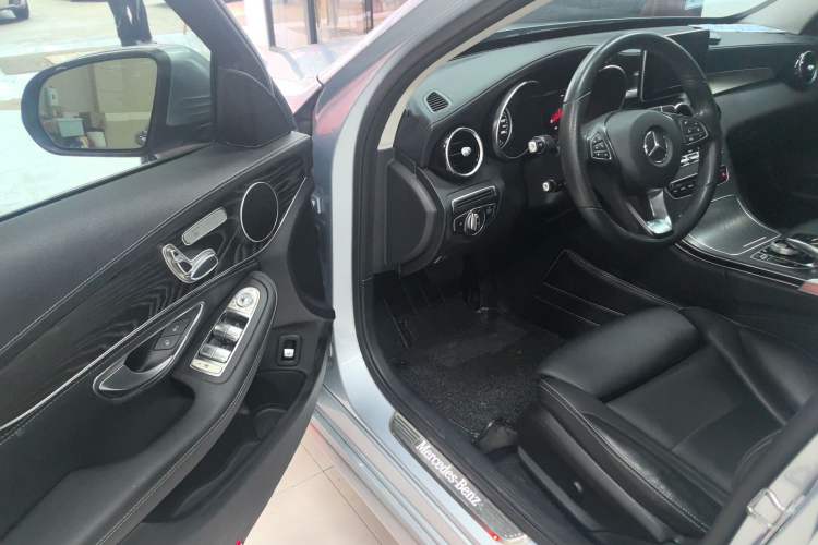 Used Mercedes-Benz C-Class 2018 C 200 L Sport Edition Interior 2