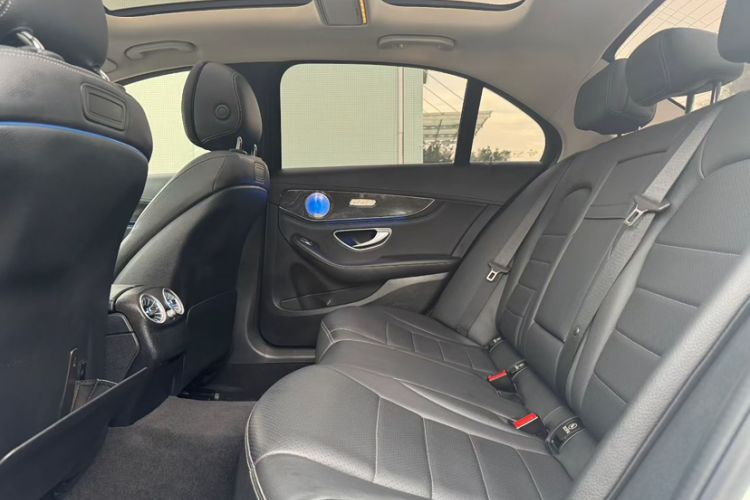 Used Mercedes-Benz C-Class 2018 C 200 L Sport Edition Interior 3