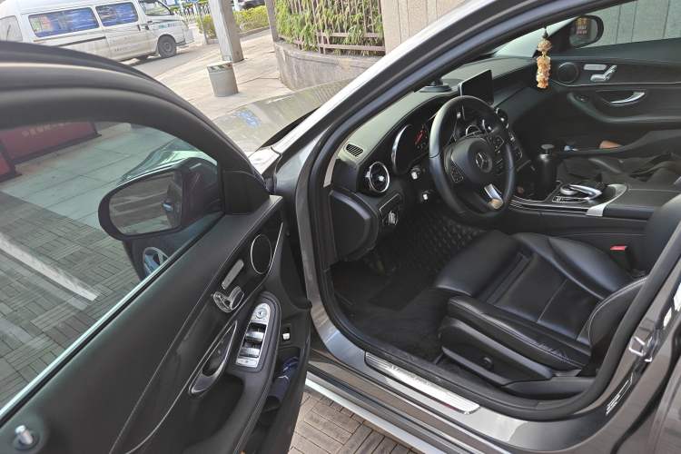 Used Mercedes-Benz C-Class 2018 C 200 L Sport Edition Interior 3