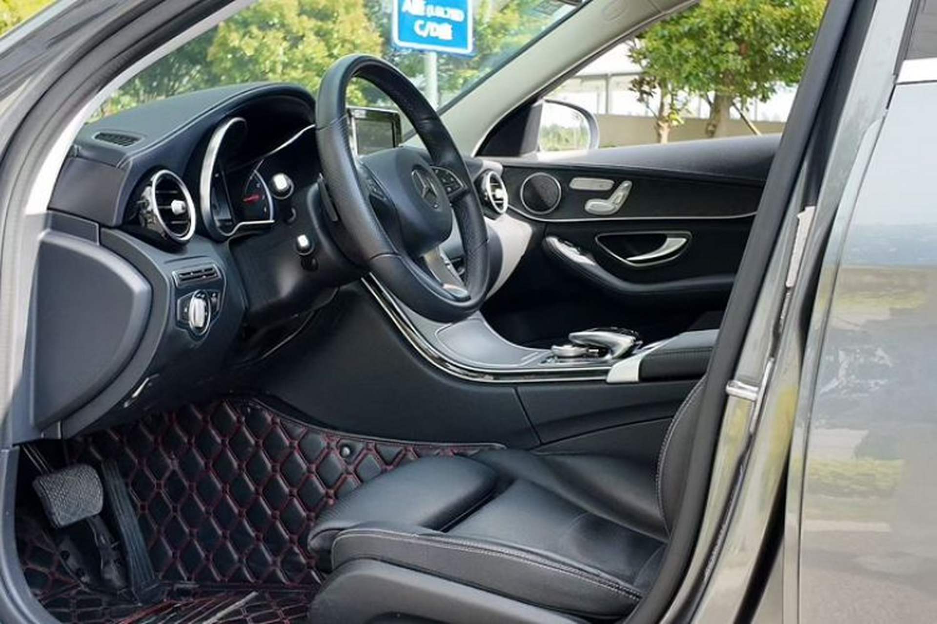 Used Mercedes-Benz C-Class 2018 C 200 L Sport Edition Interior 4