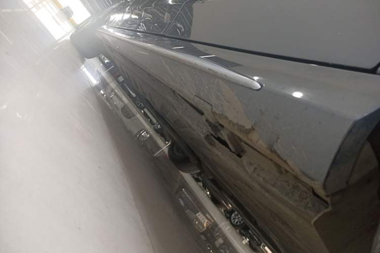 Used Mercedes-Benz C-Class 2018 C 200 L Sport Edition Left Side Sill