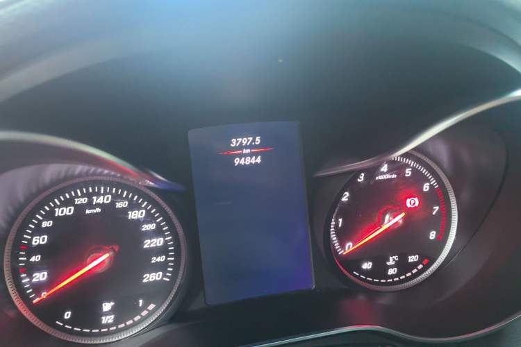 Used Mercedes-Benz C-Class 2018 C 200 L Sport Edition Odometer Close Up