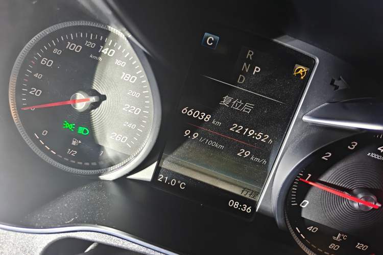 Used Mercedes-Benz C-Class 2018 C 200 L Sport Edition Odometer Close Up
