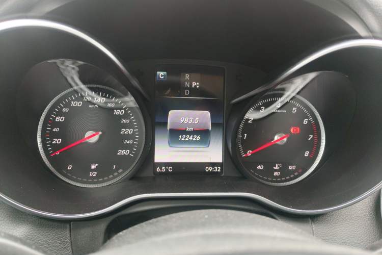 Used Mercedes-Benz C-Class 2018 C 200 L Sport Edition Odometer Close Up
