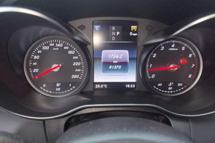 Used Mercedes-Benz C-Class 2018 C 200 L Sport Edition Odometer Close Up