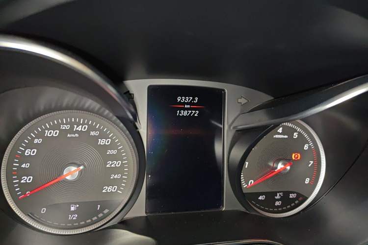 Used Mercedes-Benz C-Class 2018 C 180 L Fashion Edition Sport Version Odometer Close Up