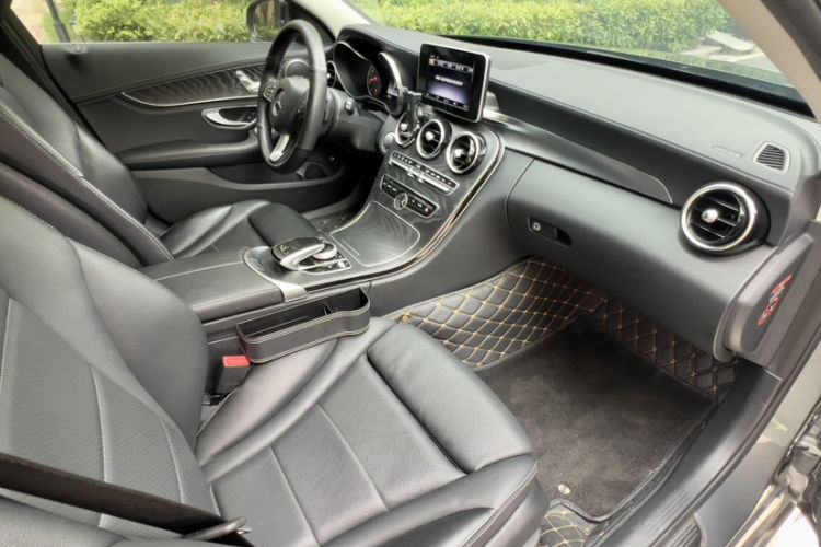 Used Mercedes-Benz C-Class 2018 C 180 L Fashion Edition Sport Version Right Front Seat