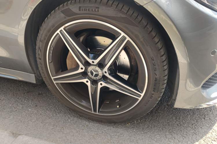 Used Mercedes-Benz C-Class 2018 C 200 Coupe Right Front Wheel Hub