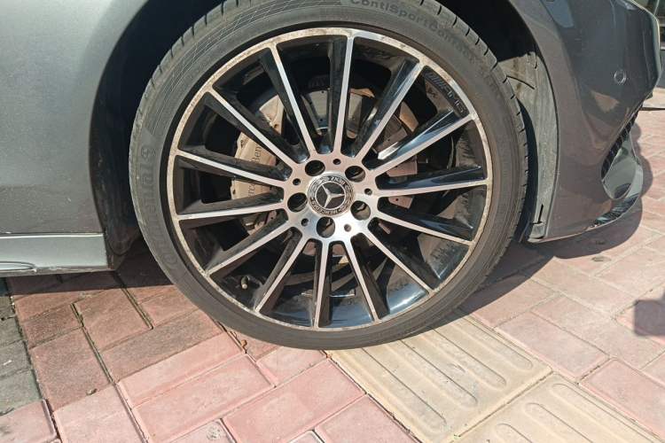 Used Mercedes-Benz C-Class 2018 C 200 4MATIC Coupe Right Front Wheel Hub