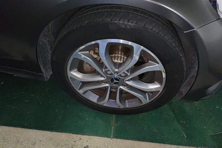 Used Mercedes-Benz C-Class 2018 C 180 L Fashion Edition Sport Version Right Front Wheel Hub