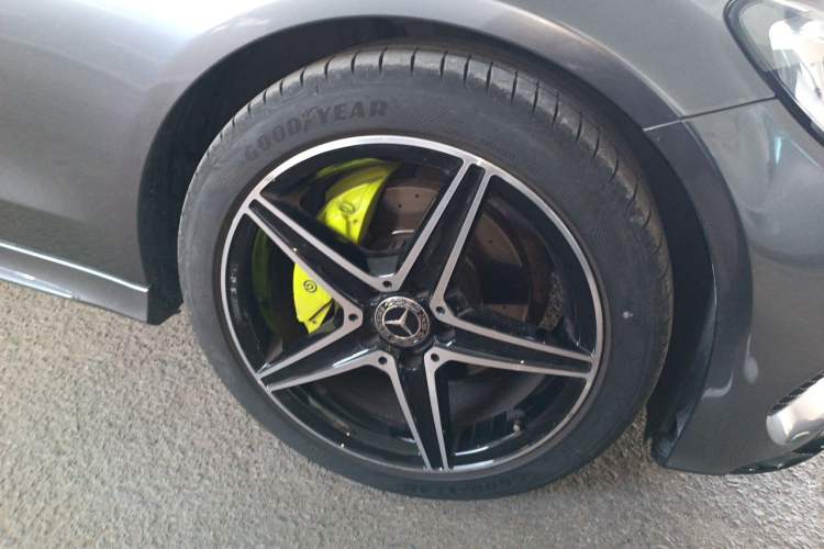 Used Mercedes-Benz C-Class 2018 C 200 Coupe Right Front Wheel Hub
