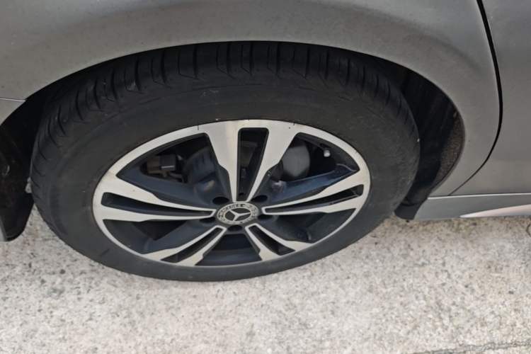 Used Mercedes-Benz C-Class 2018 C 200 Sport Edition Right Rear Wheel Hub