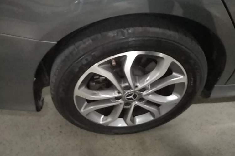 Used Mercedes-Benz C-Class 2018 C 180 L Fashion Edition Sport Version Right Rear Wheel Hub