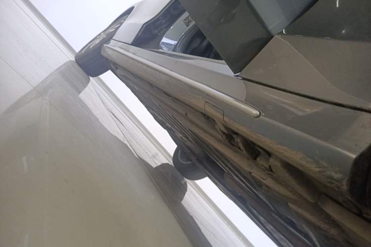 Used Mercedes-Benz C-Class 2018 C 200 L Sport Edition Right Side Sill