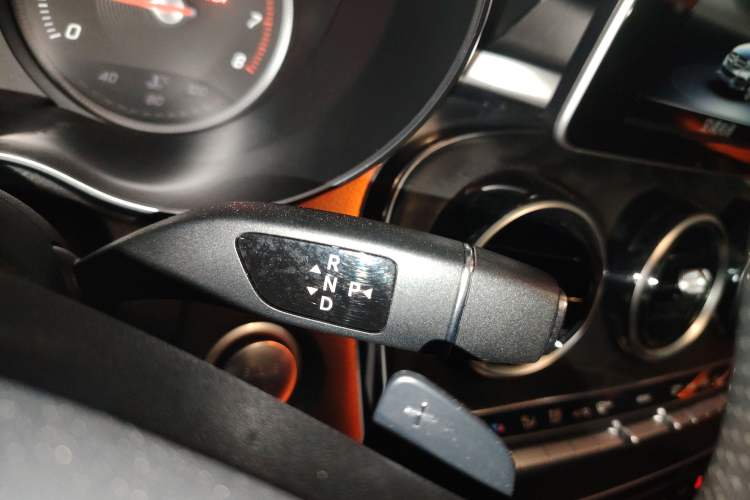 Used Mercedes-Benz C-Class 2018 C 180 L Fashion Edition Sport Version Gear Lever