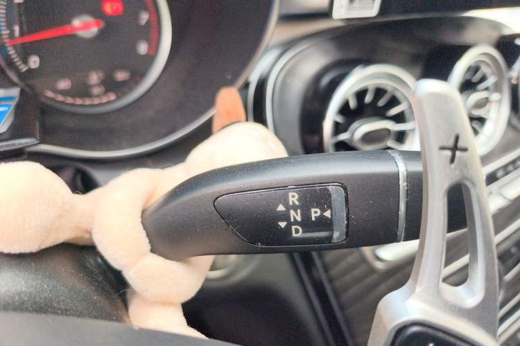 Used Mercedes-Benz C-Class 2018 C 180 L Fashion Edition Sport Version Gear Lever