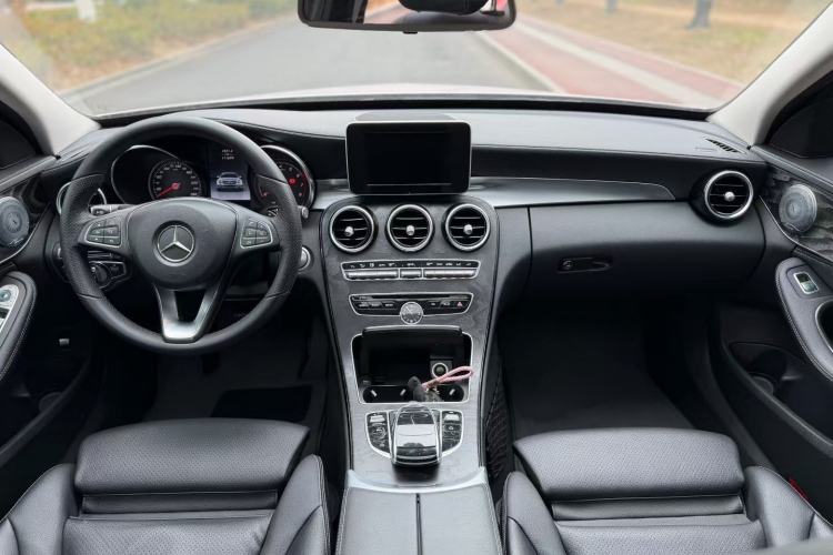 Used Mercedes-Benz C-Class 2018 C 180 L Fashion Edition Sport Version Interior 4
