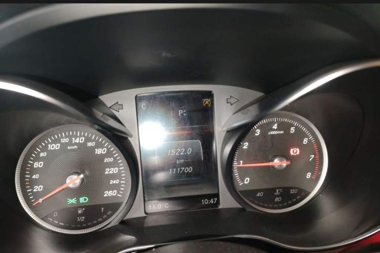 Used Mercedes-Benz C-Class 2018 C 180 L Fashion Edition Sport Version Odometer Close Up