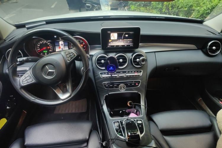 Used Mercedes-Benz C-Class 2018 C 200 L Sport Edition Center Console
