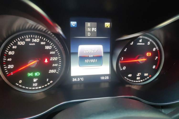 Used Mercedes-Benz C-Class 2018 C 200 L Sport Edition Odometer Close Up