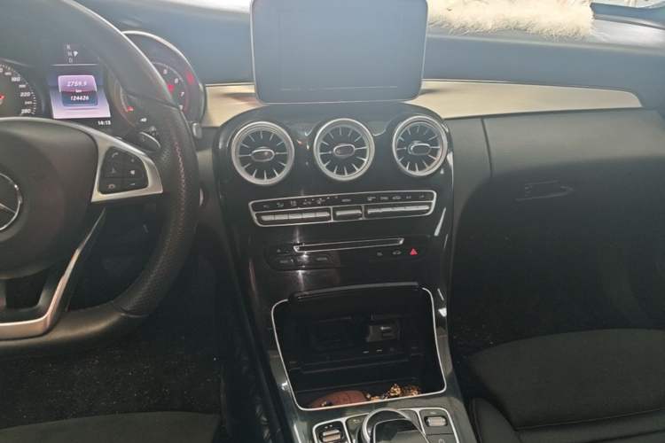 Used Mercedes-Benz C-Class 2018 C 200 Sport Edition Audio And AC Panel