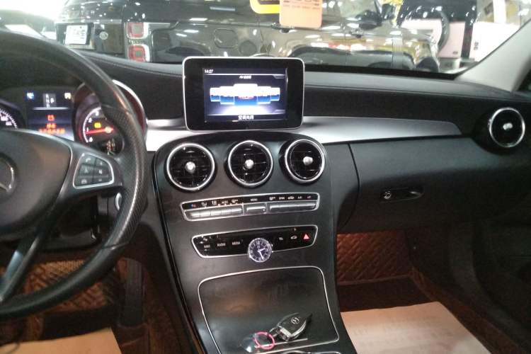 Used Mercedes-Benz C-Class 2018 C 180 L Fashion Edition Sport Version Audio And AC Panel