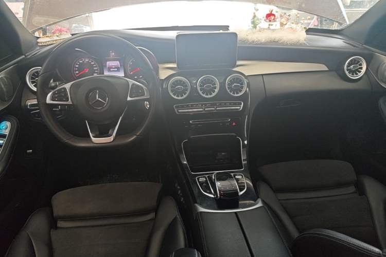 Used Mercedes-Benz C-Class 2018 C 200 Sport Edition Center Console