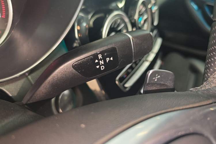 Used Mercedes-Benz C-Class 2018 C 200 Sport Edition Gear Lever