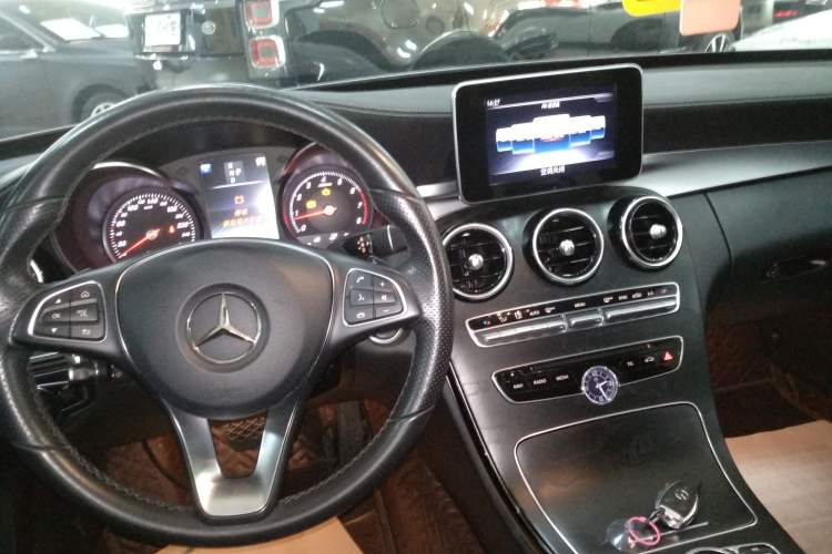 Used Mercedes-Benz C-Class 2018 C 180 L Fashion Edition Sport Version Gear Lever