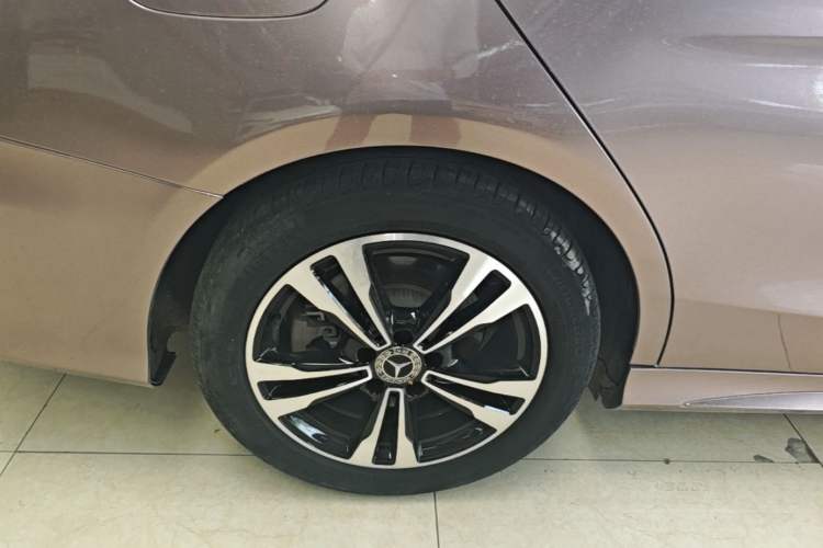 Used Mercedes-Benz C-Class 2018 C 200 Sport Edition Right Rear Wheel Hub