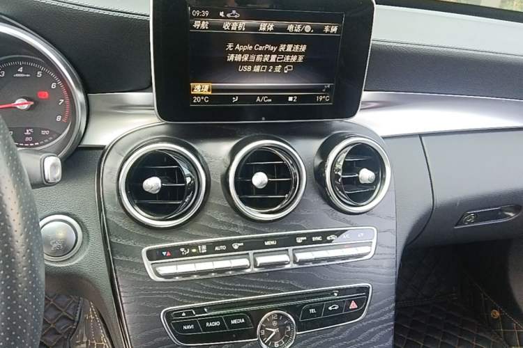 Used Mercedes-Benz C-Class 2018 C 180 L Fashion Edition Sport Version Audio And AC Panel
