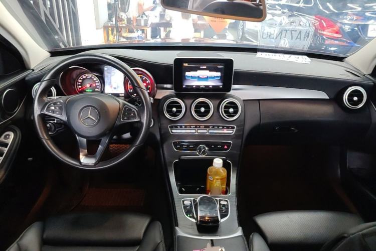 Used Mercedes-Benz C-Class 2018 C 180 L Fashion Edition Sport Version Center Console