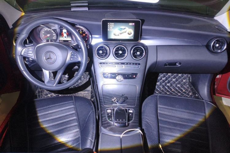 Used Mercedes-Benz C-Class 2018 C 180 L Fashion Edition Sport Version Center Console