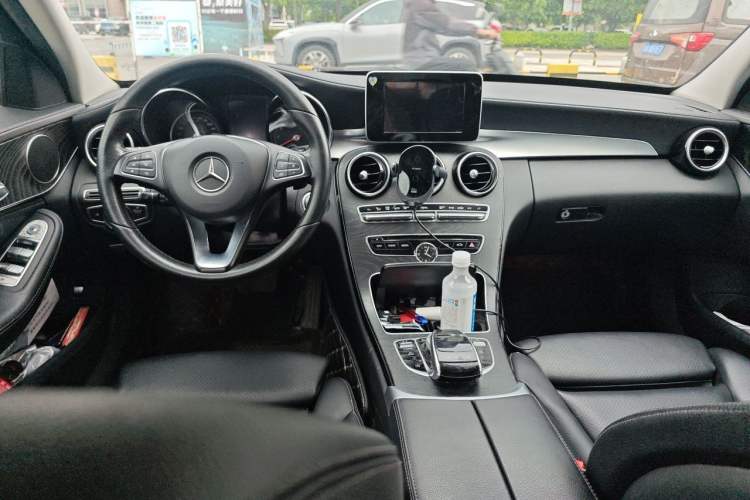 Used Mercedes-Benz C-Class 2018 C 180 L Fashion Edition Sport Version Center Console