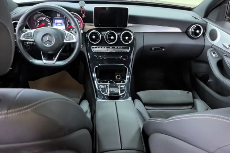 Used Mercedes-Benz C-Class 2018 C 200 Sport Edition Center Console