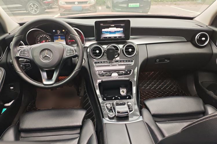 Used Mercedes-Benz C-Class 2018 C 180 L Fashion Edition Sport Version Center Console