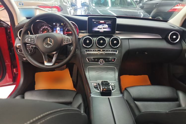 Used Mercedes-Benz C-Class 2018 C 180 L Fashion Edition Sport Version Center Console