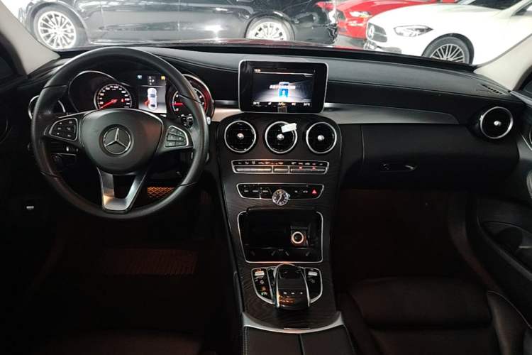 Used Mercedes-Benz C-Class 2018 C 200 L Sport Edition Center Console