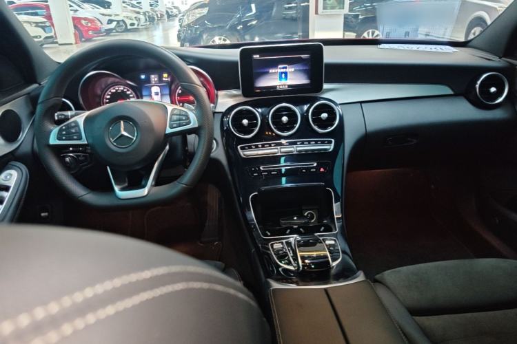 Used Mercedes-Benz C-Class 2018 C 200 Sport Edition Center Console