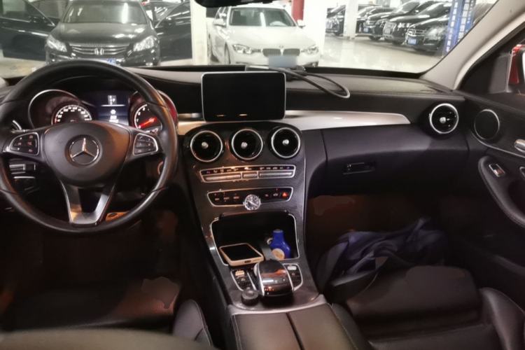 Used Mercedes-Benz C-Class 2018 C 180 L Fashion Edition Sport Version Center Console