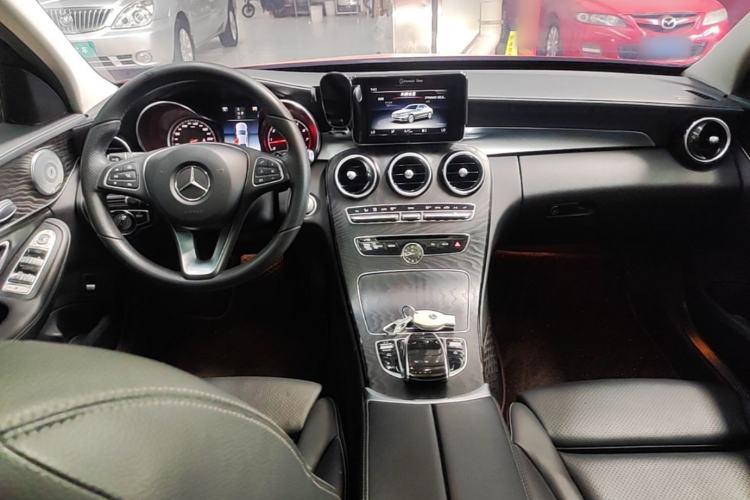 Used Mercedes-Benz C-Class 2018 C 180 L Fashion Edition Sport Version Center Console