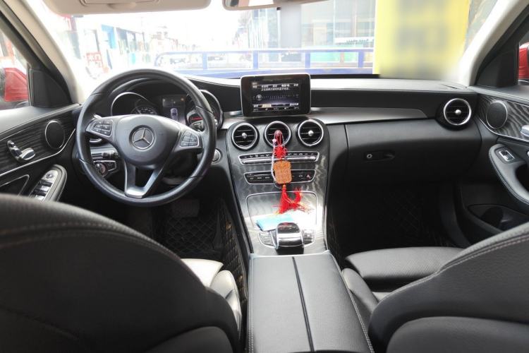 Used Mercedes-Benz C-Class 2018 C 180 L Fashion Edition Sport Version Center Console