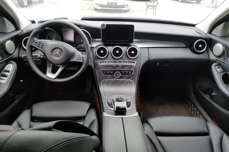 Used Mercedes-Benz C-Class 2018 C 180 L Fashion Edition Sport Version Center Console