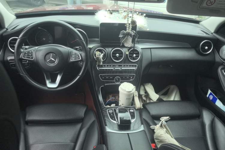 Used Mercedes-Benz C-Class 2018 C 180 L Fashion Edition Sport Version Center Console