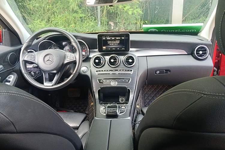 Used Mercedes-Benz C-Class 2018 C 180 L Fashion Edition Sport Version Center Console