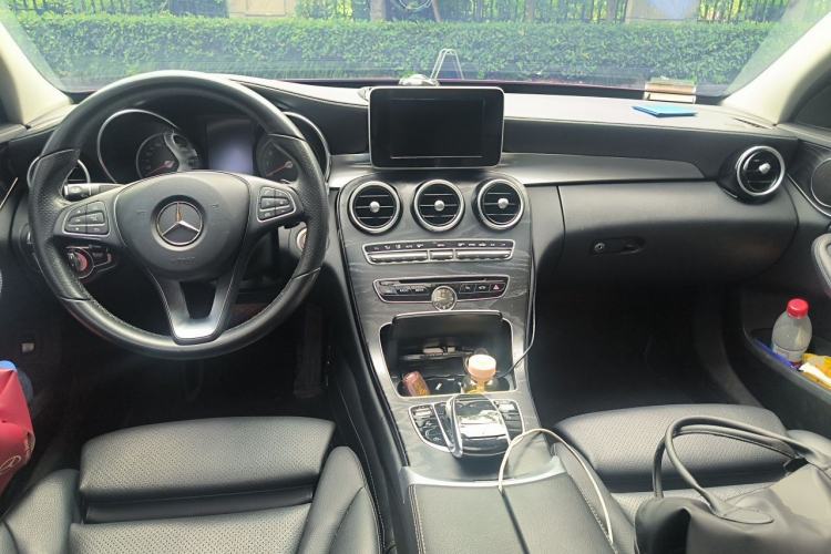 Used Mercedes-Benz C-Class 2018 C 180 L Fashion Edition Sport Version Center Console