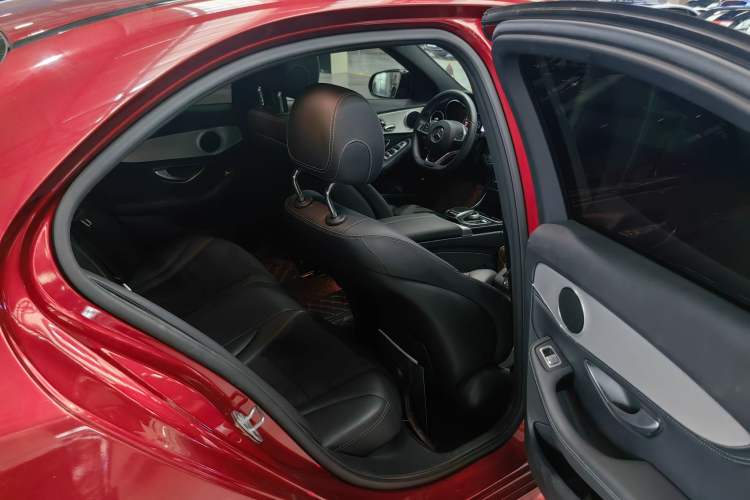 Used Mercedes-Benz C-Class 2018 C 200 Sport Edition Exterior 9